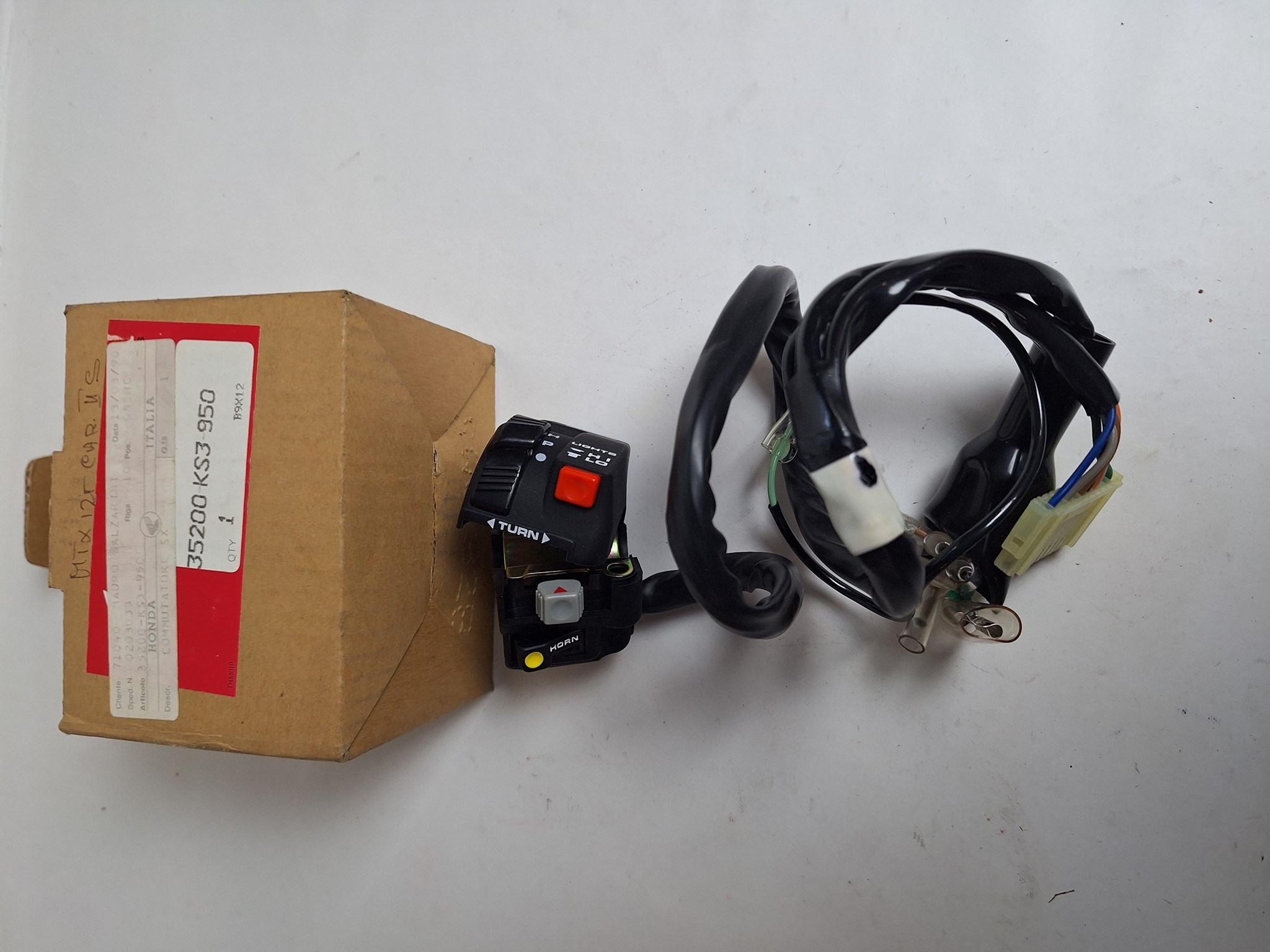 Picture of SWITCH ASSY.,WINK  35200-KS3-950